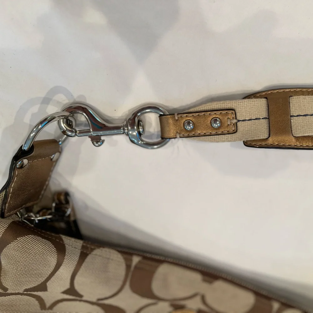 ❌SOLD❌Vintage signature COACH rainbow striped F15586 shoulder bag 🌈 - Picture 8 of 16